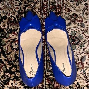 I am selling a royal blue heel shoe.